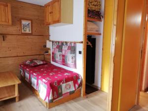 Appartement Valmorel, 1 pièce, 4 personnes - FR-1-356-312にあるベッド