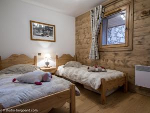 Appartement Les Arcs 1800, 3 pièces, 6 personnes - FR-1-352-6にあるベッド