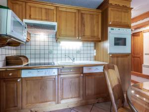 Appartement Méribel, 3 pièces, 6 personnes - FR-1-355-41廚房或簡易廚房