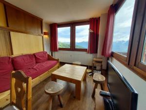 Appartement La Plagne, 2 pièces, 5 personnes - FR-1-351-30にあるシーティングエリア