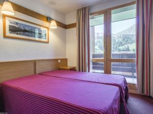 Appartement Plagne 1800, 2 pièces, 5 personnes - FR-1-351-51にあるベッド