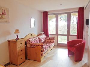 Appartement La Plagne, 2 pièces, 4 personnes - FR-1-353-37にあるシーティングエリア