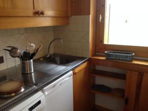 Appartement Valmorel, 2 pièces, 5 personnes - FR-1-356-333にあるキッチンまたは簡易キッチン