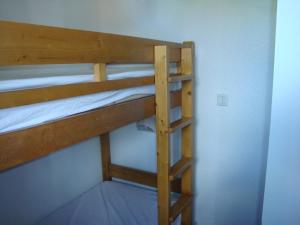 Appartement Méribel, 2 pièces, 4 personnes - FR-1-355-8にある二段ベッド