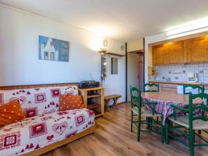 a living room with a couch and a table at Appartement La Plagne, 2 pièces, 4 personnes - FR-1-351-80 in La Plagne
