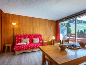 Appartement Méribel, 2 pièces, 5 personnes - FR-1-355-89にあるシーティングエリア