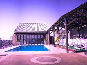 Masingitana Hotel内部或周边的泳池