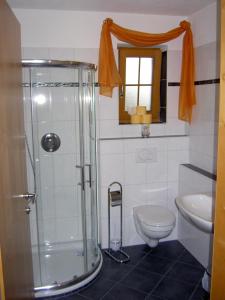 Koupelna v ubytování Knollnwies