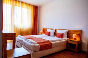 Postel nebo postele na pokoji v ubytování Two bedroom apartments in Murphys Lodge