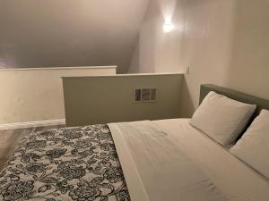 Golden Vegas Condo next to Airport & University