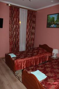 a hotel room with two beds and a window at Hotel Dinastiya in Nizhny Novgorod