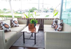Posezení v ubytování Maya Resort Samui - Family resort-Sha Plus Extra