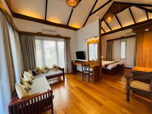 TV a/nebo společenská místnost v ubytování Bagan Cottage Boutique Hotel