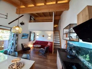 a living room with a red couch and an aquarium at Appartement Kaprun Haus Rudolf in Kaprun