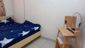 A bed or beds in a room at Homestay Zaki D'Gerik