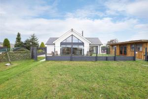 Gallery image of Luxurious & Spacious 3BR House with a Hot Tub in Kinross