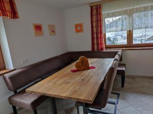a wooden table with a hat on top of a couch at Ferienhaus Sonnenseite in Weisspriach