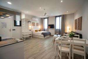 Posteľ alebo postele v izbe v ubytovaní EM21 Apartamentos