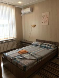 เตียงในห้องที่ Гостиничный комплекс Баргузин