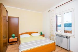 Apartments Violić房間的床