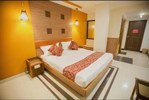 Postel nebo postele na pokoji v ubytování Hotel Maneck Residency