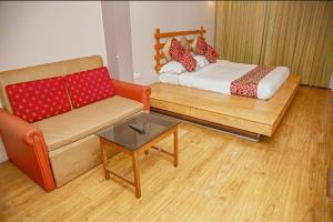 Postel nebo postele na pokoji v ubytování Hotel Maneck Residency