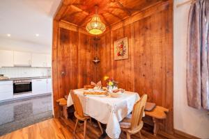 Η κουζίνα ή μικρή κουζίνα στο Hoferhof Apartement Bergzauber
