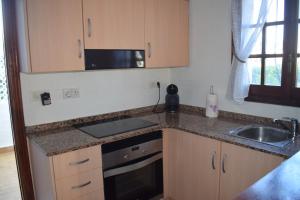 A kitchen or kitchenette at Anacasa Marineta Bot PB2103