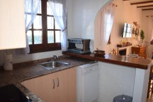 A kitchen or kitchenette at Anacasa Marineta Bot PB2103
