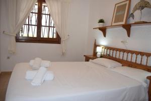 A bed or beds in a room at Anacasa Marineta Bot PB2103 Még 24 kép