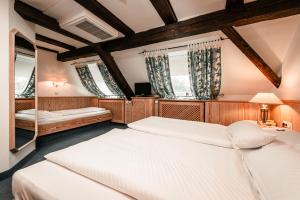 Postel nebo postele na pokoji v ubytování Hotel & Restaurant Ochsen Merklingen