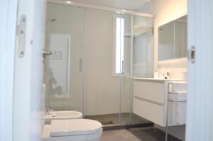 A bathroom at Spacious Apartment in Tarragona + Pool
