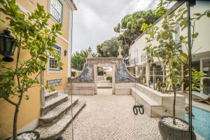łuk na dziedzińcu pomiędzy dwoma budynkami w obiekcie Solar do Castelo - Lisbon Heritage Collection - Alfama w Lizbonie