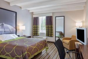 Postel nebo postele na pokoji v ubytování Super 8 by Wyndham Melbourne + 27 fotografií
