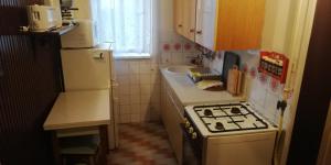 Kuchyňa alebo kuchynka v ubytovaní Fecske Home Zamárdi + 14 fotografií