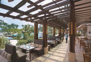 Um restaurante ou outro lugar para comer em Shangri-La Rasa Sentosa, Singapore