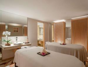 Cama ou camas em um quarto em Shangri-La Rasa Sentosa, Singapore
