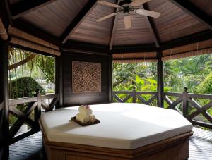 Cama ou camas em um quarto em Shangri-La Rasa Sentosa, Singapore