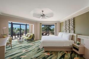 Cama ou camas em um quarto em Shangri-La Rasa Sentosa, Singapore