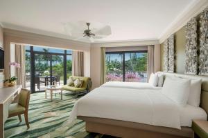 Cama ou camas em um quarto em Shangri-La Rasa Sentosa, Singapore
