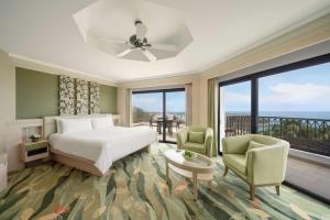 Cama ou camas em um quarto em Shangri-La Rasa Sentosa, Singapore