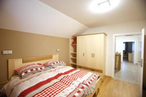 a bedroom with a bed with a red and white blanket at Haus Clarysse in Schladming