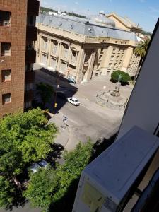 a view of a city street with a building at M&A Apartament Centro in Bahía Blanca
