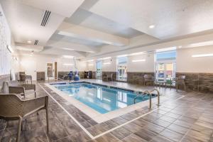 Sundlaugin á Sleep Inn & Suites Park City-Wichita North eða í nágrenninu