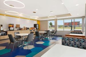 Ресторан / й інші заклади харчування у Microtel Inn Suites by Wyndham Lac-Megantic