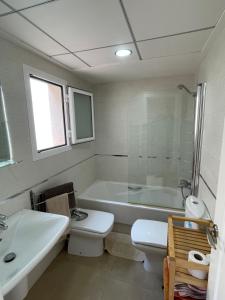 Kúpeľňa v ubytovaní Adosado obra nueva residencial de lujo