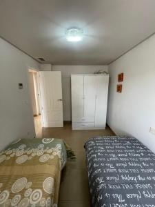 Posteľ alebo postele v izbe v ubytovaní Adosado obra nueva residencial de lujo