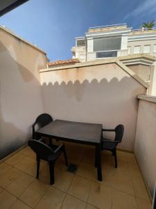 Balkón alebo terasa v ubytovaní Adosado obra nueva residencial de lujo
