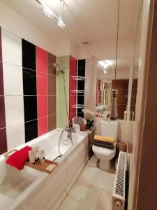 Ванная комната в DaFolSuite Luxury Stay - Free WiFi with Netflix Entertainment