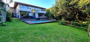 Κήπος έξω από το Luxurious 44 Sovereign Sands